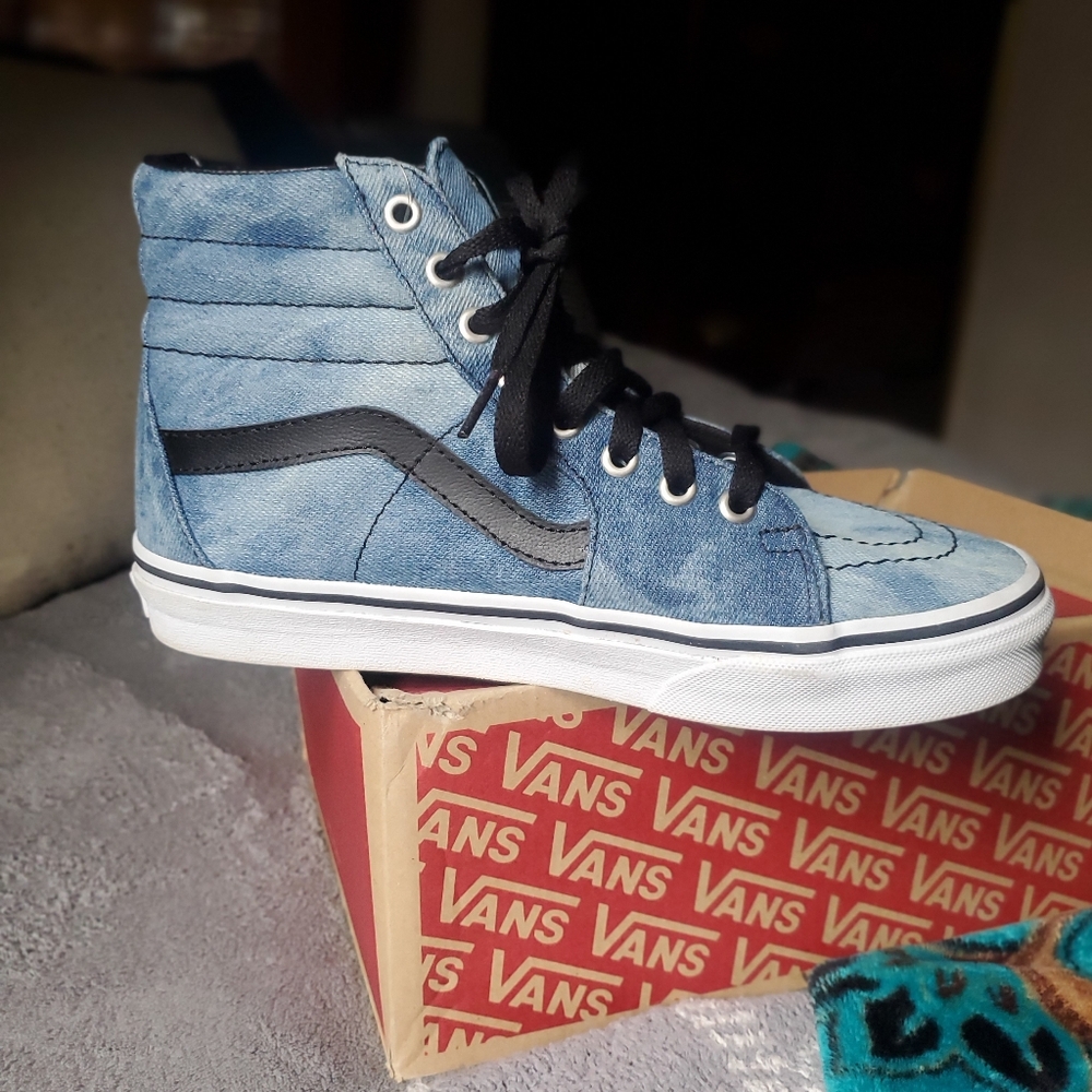 Vans - Picture 2 of 4
